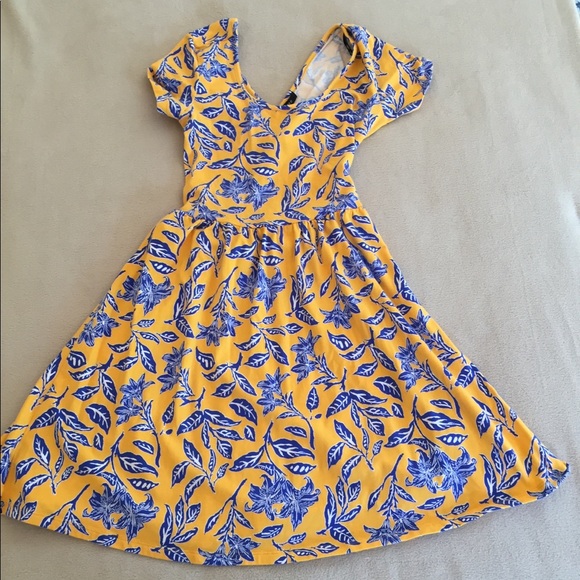 Dresses & Skirts - Floral Dress with criss cross back